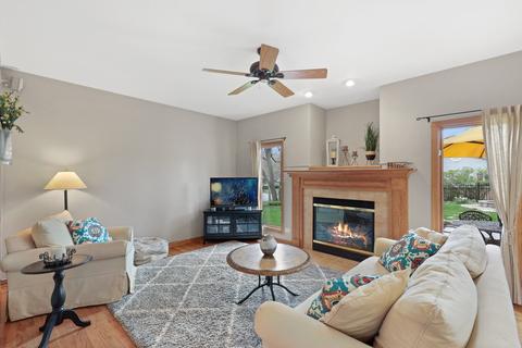 210 Roslara Ct, Bartlett, IL 60103 photo 9