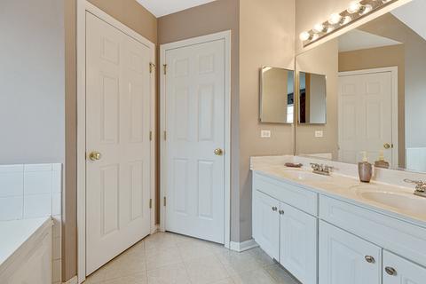1660 Seaton Ln, Elgin, IL 60123 photo 16