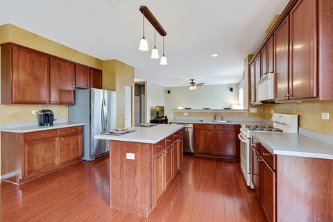 1660 Seaton Ln, Elgin, IL 60123 photo 7