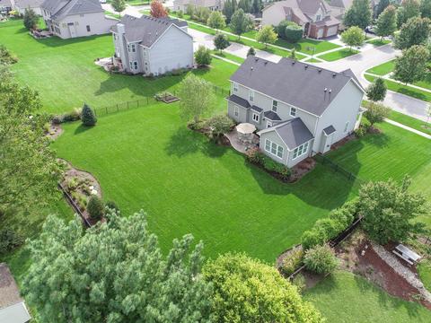 38 W392 Berquist Dr, Geneva, IL 60134 photo 2