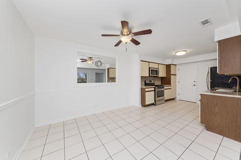 344 Sheridan Dr #2D, Willowbrook, IL 60527 photo 4