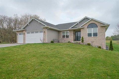 203 Woods Dr, Oregon, IL 61061 photo 1