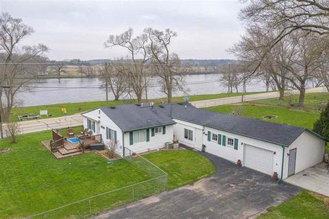 201 Log Cabin Dr, Byron, IL 61010 photo 1