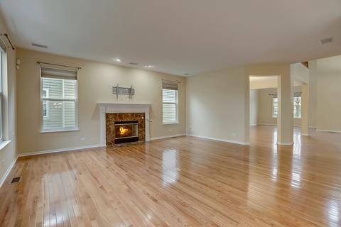 366 Comstock Dr, Elgin, IL 60124 photo 4