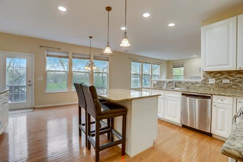 366 Comstock Dr, Elgin, IL 60124 photo 8