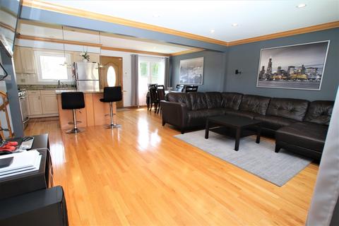 1005 S Robert Dr, Mount Prospect, IL 60056 photo 2