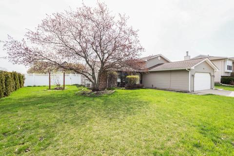5 Hunter Dr, Roselle, IL 60172 photo 2