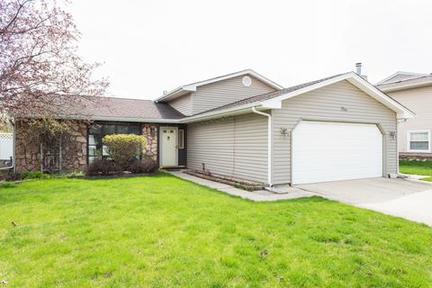5 Hunter Dr, Roselle, IL 60172 photo 1