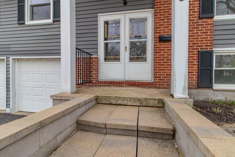 825 Freeman Rd, Hoffman Estates, IL 60192 photo 2
