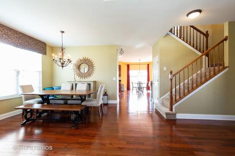 331 Monument Rd, Elgin, IL 60124 photo 5