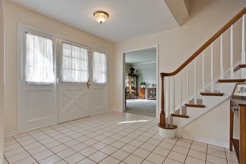 820 Freeman Rd, Hoffman Estates, IL 60192 photo 2