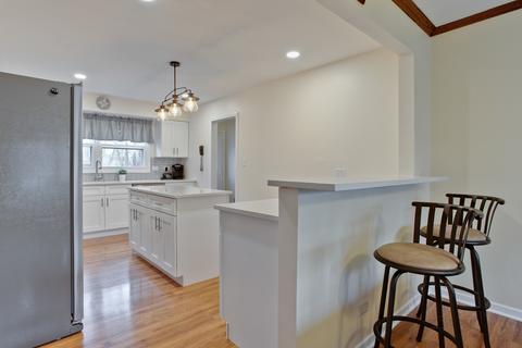 820 Freeman Rd, Hoffman Estates, IL 60192 photo 6