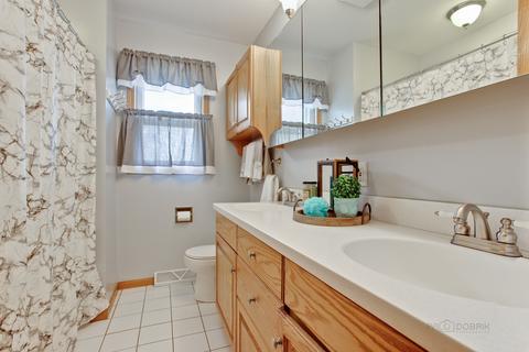 820 Freeman Rd, Hoffman Estates, IL 60192 photo 23