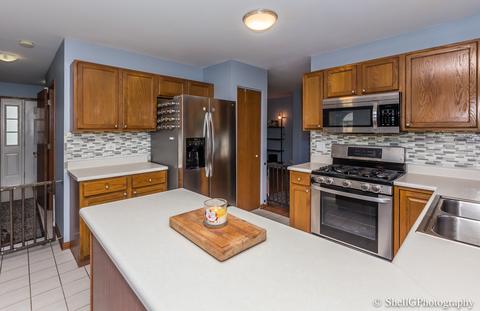 1911 Spring Ridge Dr, Plainfield, IL 60586 photo 3