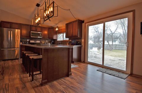 304 Windsor Dr, Ottawa, IL 61350 photo 2
