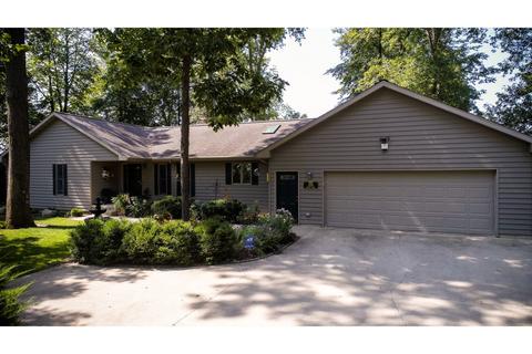 109 Spring Ct, Sheldon, IL 60966 photo 3