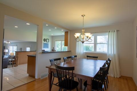 1067 Sherwood Dr, Wheeling, IL 60090 photo 4