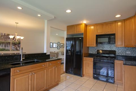 1067 Sherwood Dr, Wheeling, IL 60090 photo 2
