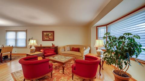 3701 Winding Trail Ln, Hoffman Estates, IL 60192 photo 2
