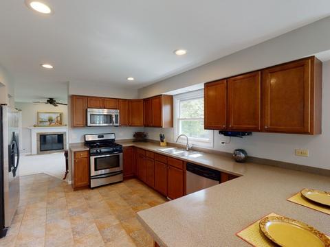 1365 Fox Chase Rd, Bartlett, IL 60103 photo 8