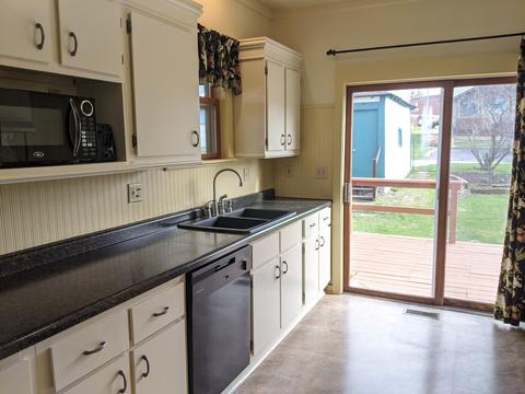 803 E Garden St, Freeport, IL 61032 photo 4