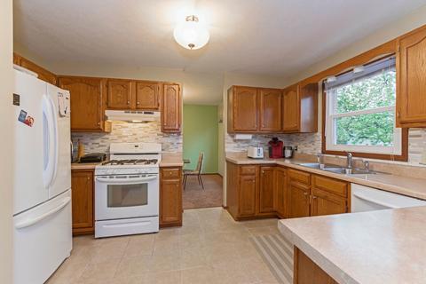 207 Carriage Hills Rd, Normal, IL 61761 photo 10