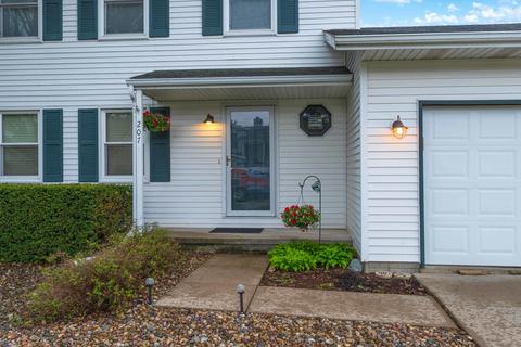 207 Carriage Hills Rd, Normal, IL 61761 photo 2