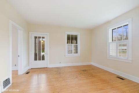 645 Algona Ave, Elgin, IL 60120 photo 3