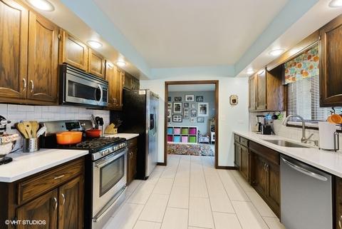 50 Devonshire Cir, Elgin, IL 60123 photo 6