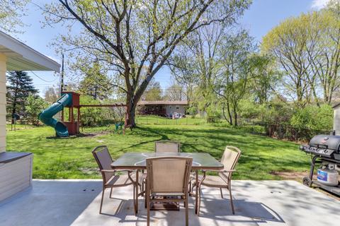 209 Rowe Dr, Bloomington, IL 61701 photo 2