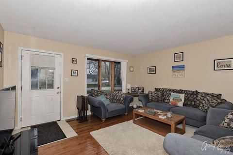1907 Meadow Ln, Mchenry, IL 60050 photo 2
