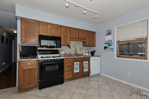 1907 Meadow Ln, Mchenry, IL 60050 photo 15
