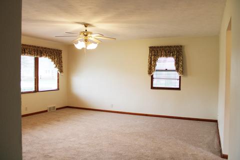 522 E 2nd St, Lockport, IL 60441 photo 2