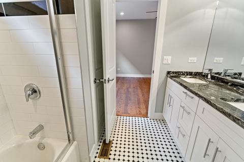 4555 S Champlain Ave, Chicago, IL 60653 photo 13