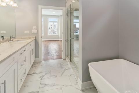4555 S Champlain Ave, Chicago, IL 60653 photo 9