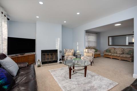1229 Mallard Dr, Elgin, IL 60123 photo 4