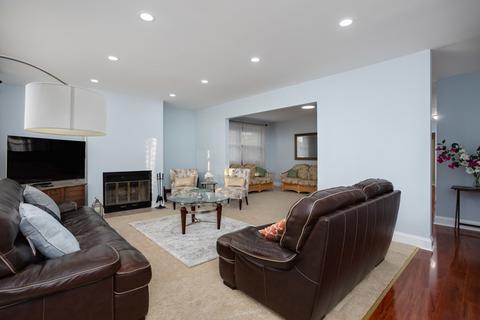 1229 Mallard Dr, Elgin, IL 60123 photo 3