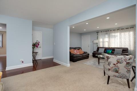 1229 Mallard Dr, Elgin, IL 60123 photo 5