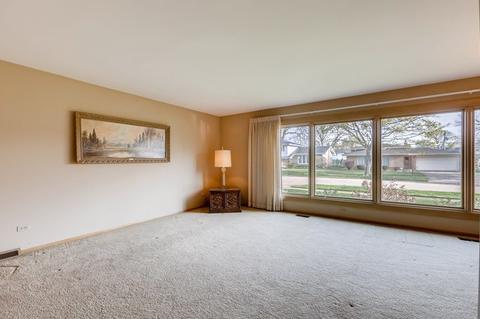 153 Ambleside Rd, Des Plaines, IL 60016 photo 5