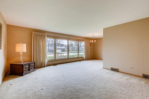 153 Ambleside Rd, Des Plaines, IL 60016 photo 4