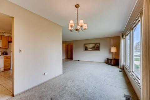 153 Ambleside Rd, Des Plaines, IL 60016 photo 9