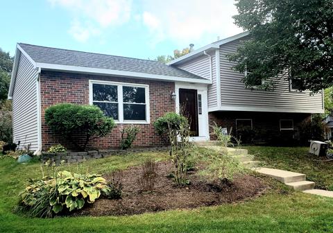 310 Aster Ct, Aurora, IL 60504 photo 1