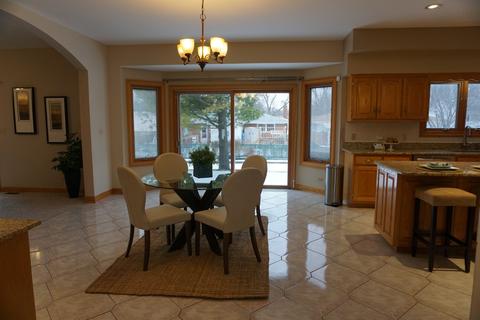 910 Carlow Dr, Des Plaines, IL 60016 photo 9