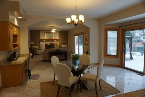 910 Carlow Dr, Des Plaines, IL 60016 photo 8