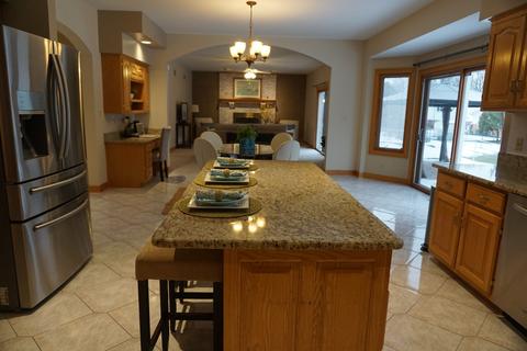 910 Carlow Dr, Des Plaines, IL 60016 photo 7
