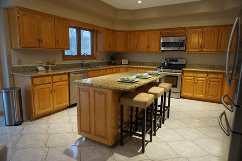 910 Carlow Dr, Des Plaines, IL 60016 photo 6
