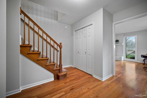 26 W107 Tomahawk Dr, Wheaton, IL 60189 photo 2