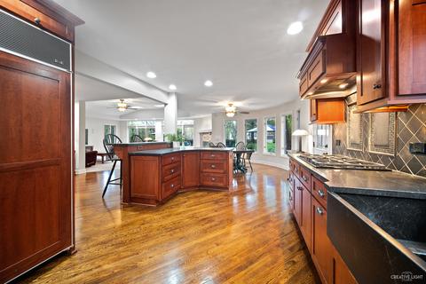 26 W107 Tomahawk Dr, Wheaton, IL 60189 photo 8