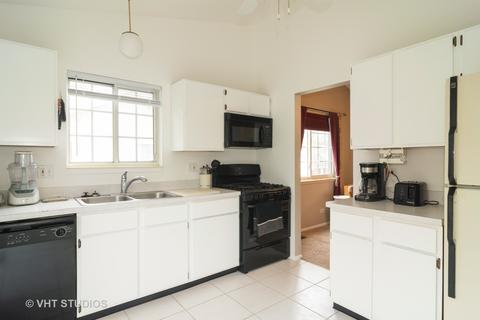 114 Pine Cir, Cary, IL 60013 photo 4