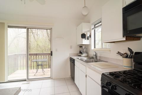 114 Pine Cir, Cary, IL 60013 photo 5